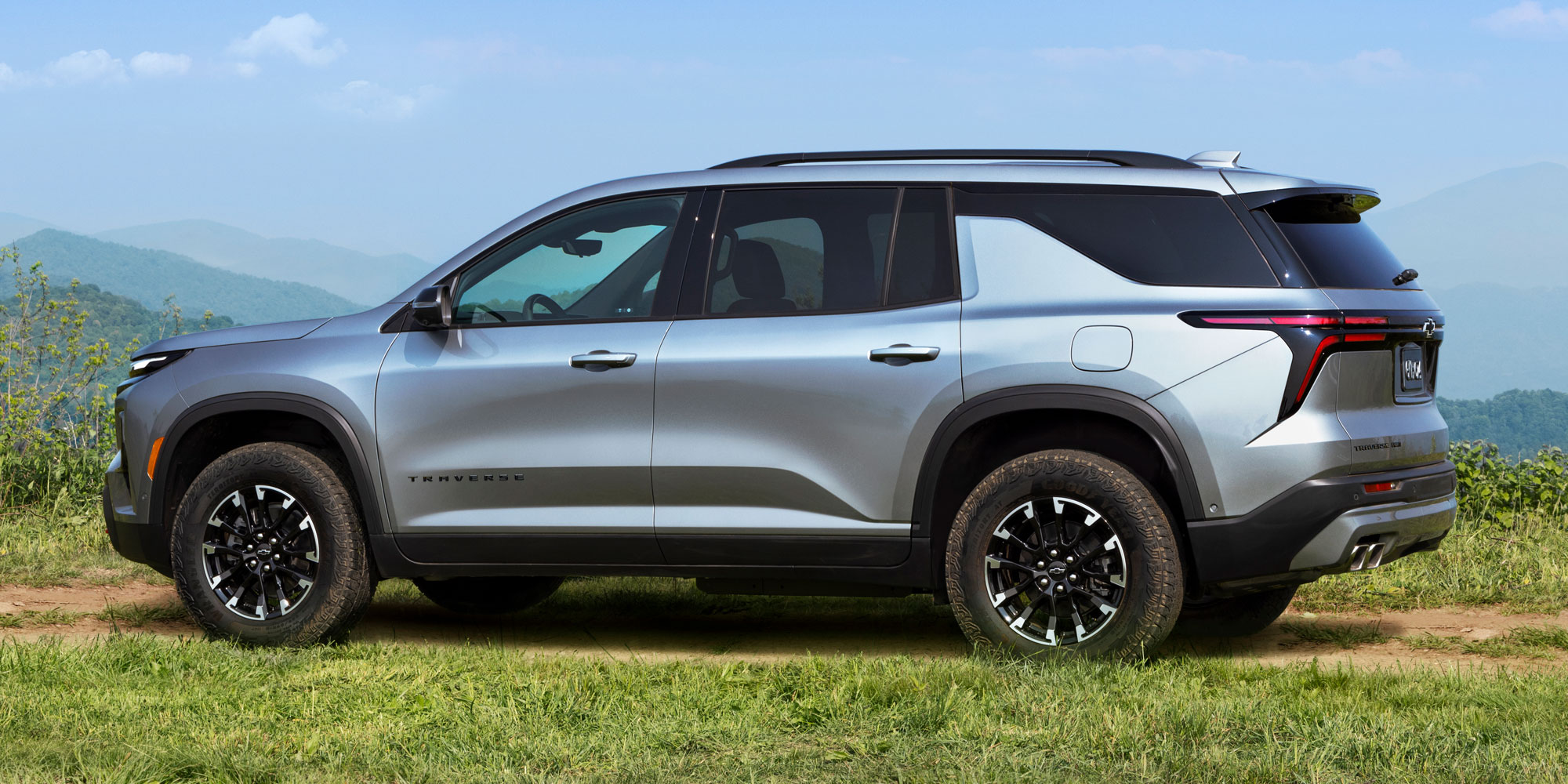 Chevrolet Traverse Z71 gris vista lateral