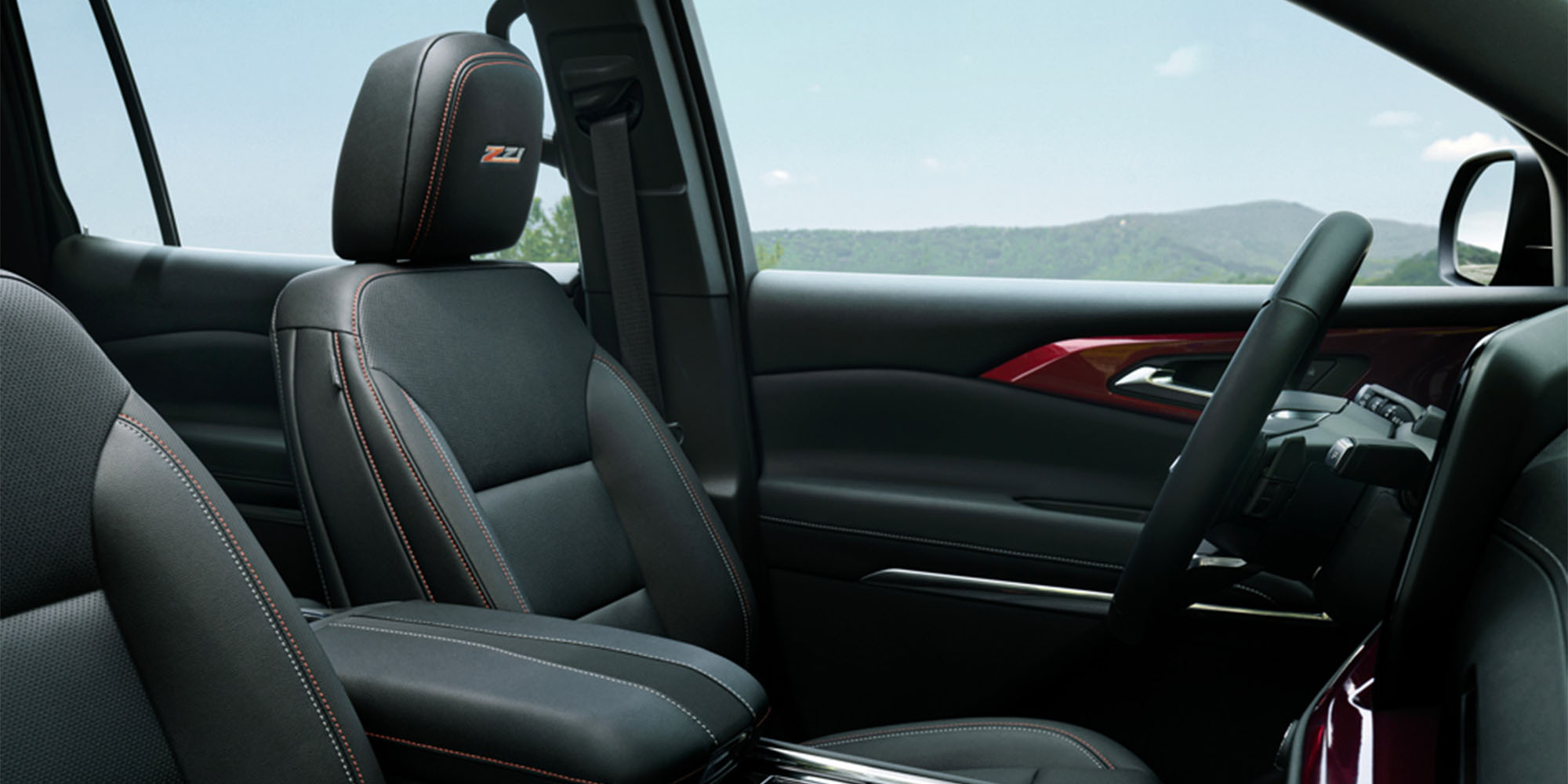 Asientos de la Chevrolet Traverse Z71 con detalles en rojo