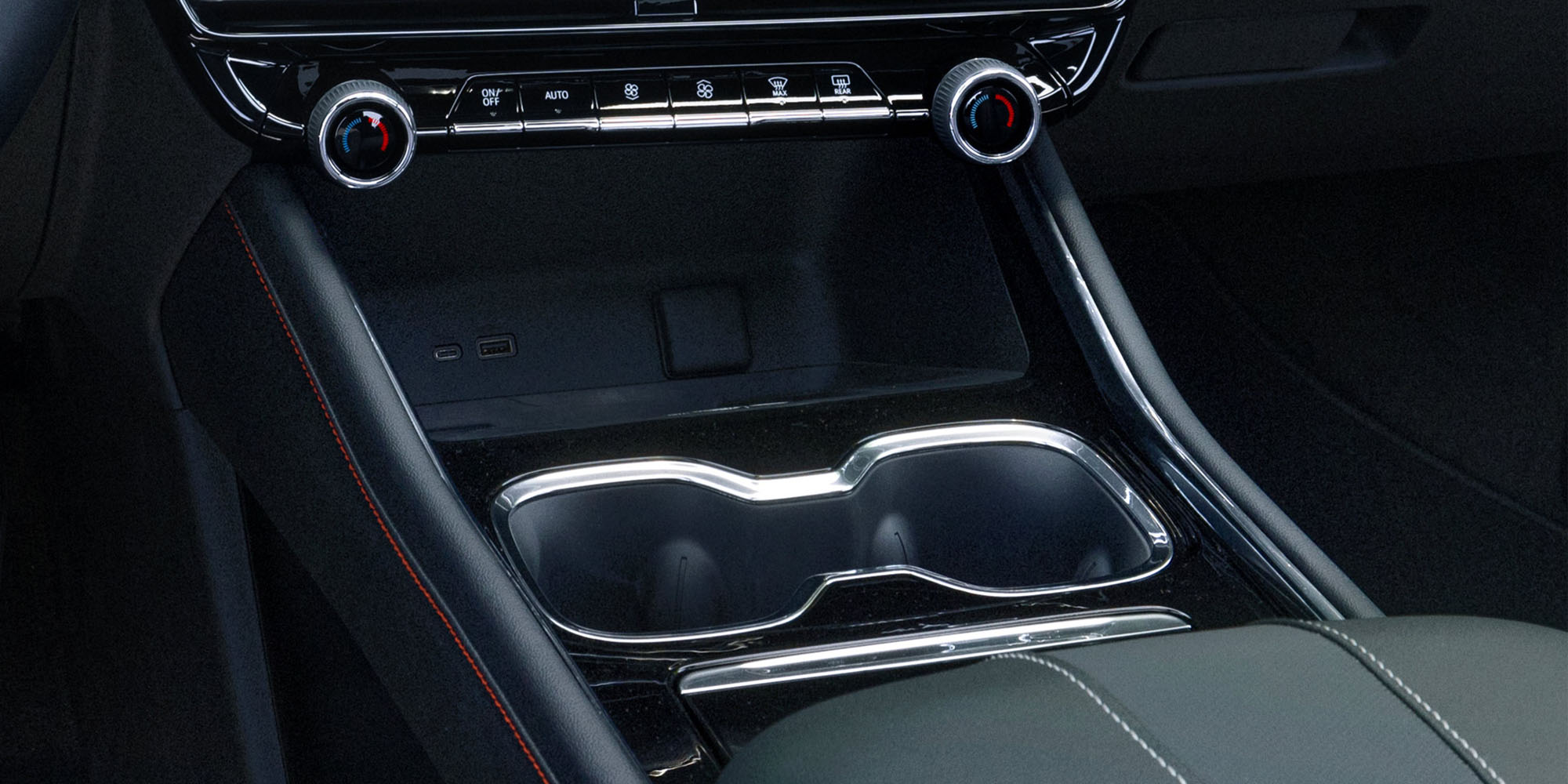 Cargador inalámbrico en consola central Chevrolet Traverse Z71