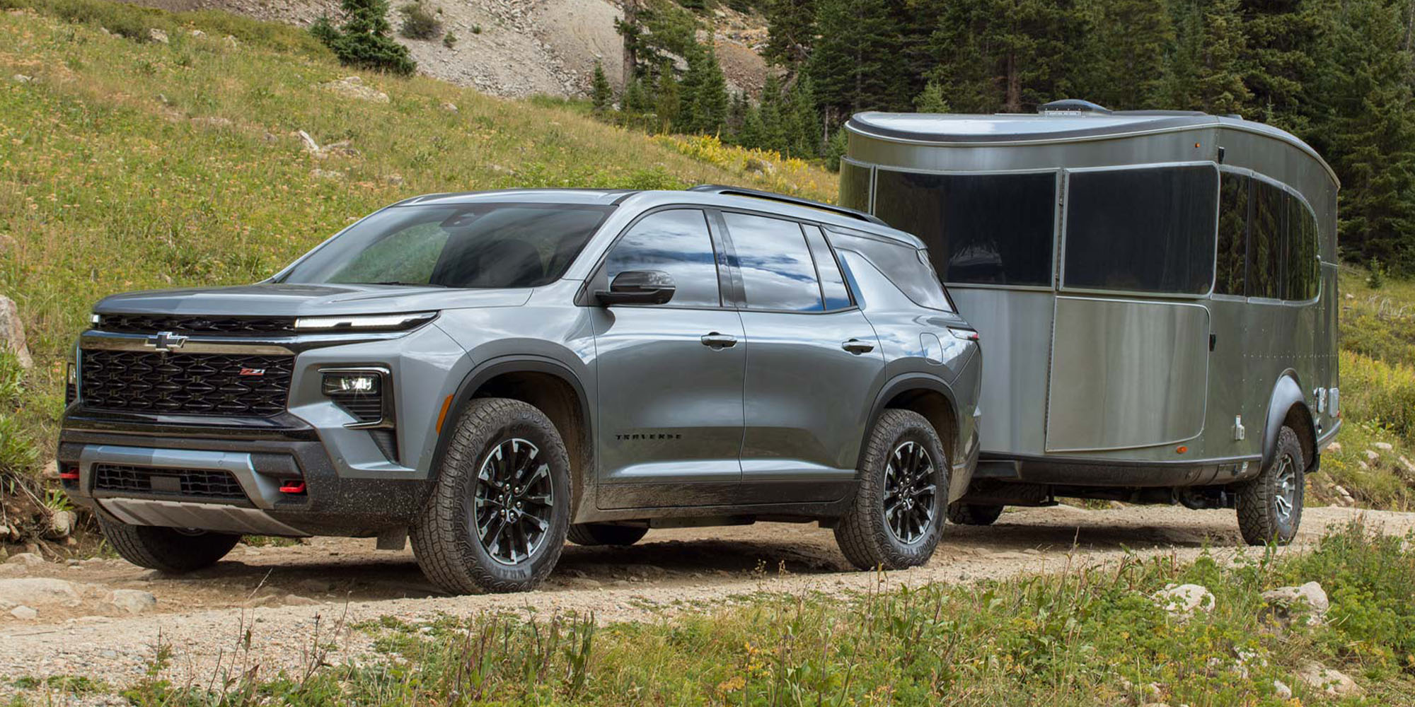 Chevrolet Traverse Z71 con remolque en carretera